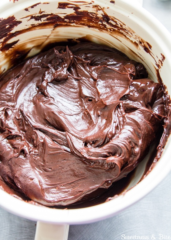 How-To-Ganache-a-Cake-5