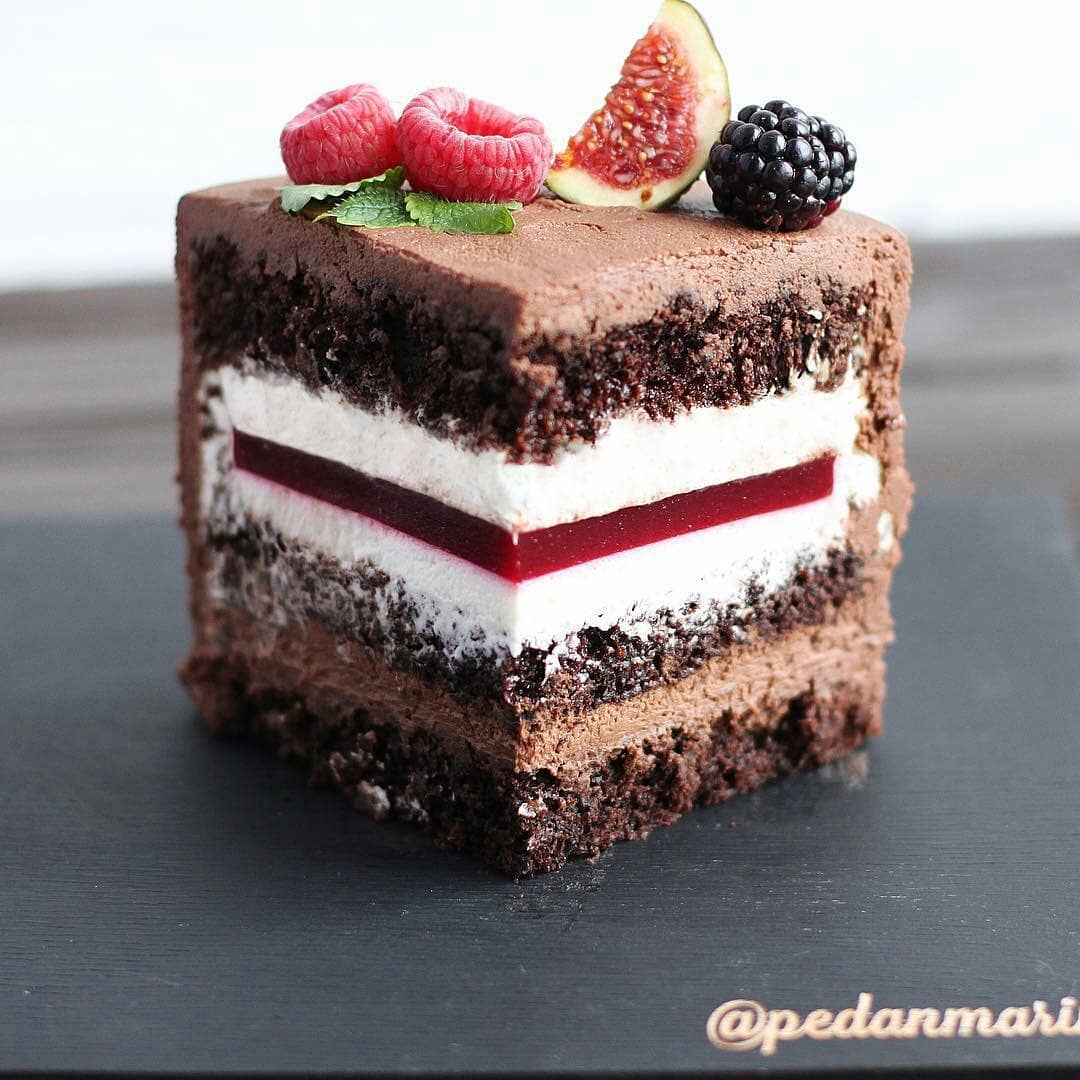 шоколадный торт с малиновой прослойкой